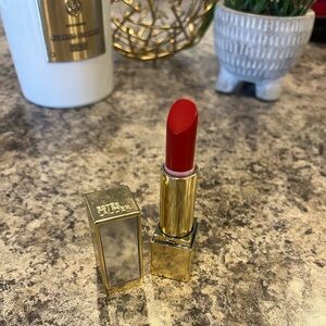 Estée Lauder lipstick in Envious #340